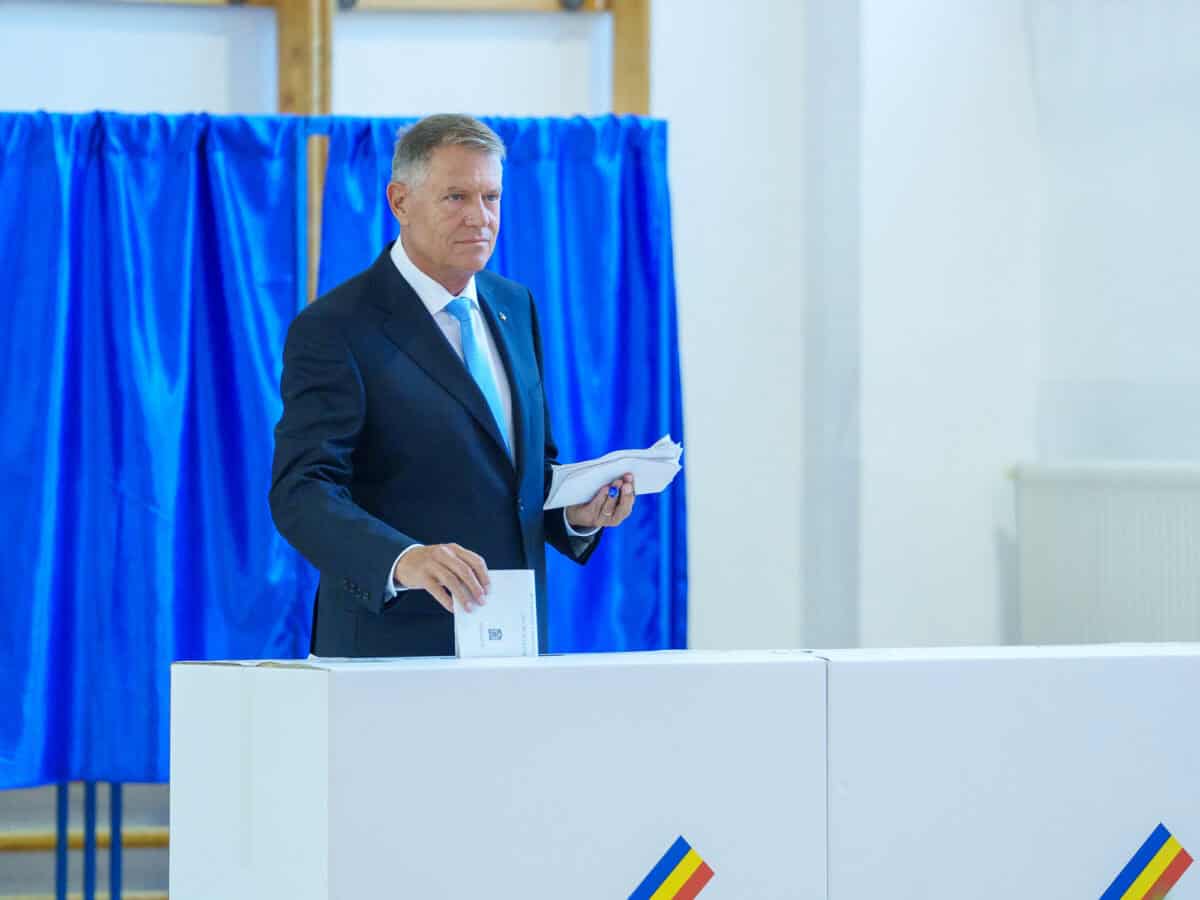 președintele klaus iohannis a refuzat să facă declarații la vot