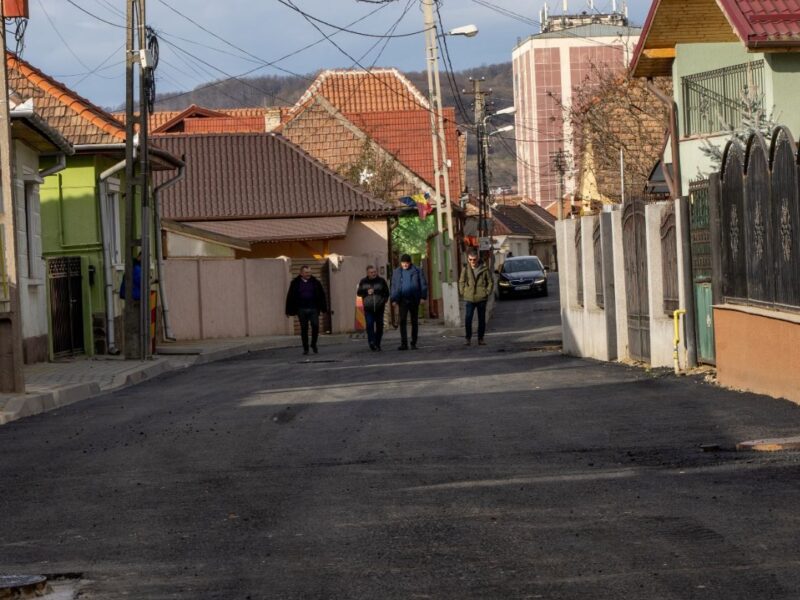 lucrări de asfaltare pe străzile traian, decebal și bicaz din municipiul mediaș (video foto)