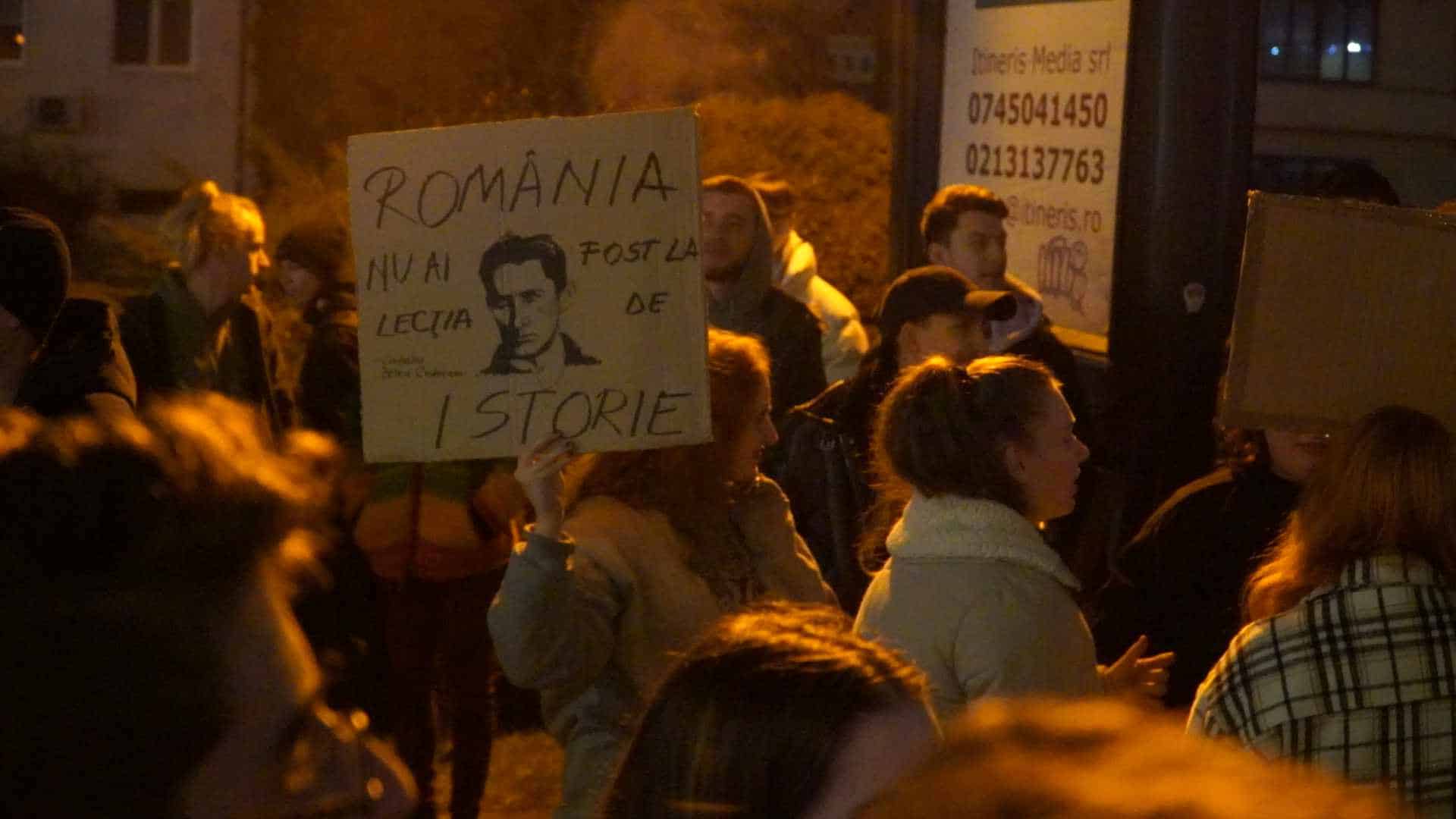 live text peste 250 de tineri în stradă la sibiu. „o țară ca afară nu e legionară” (video)