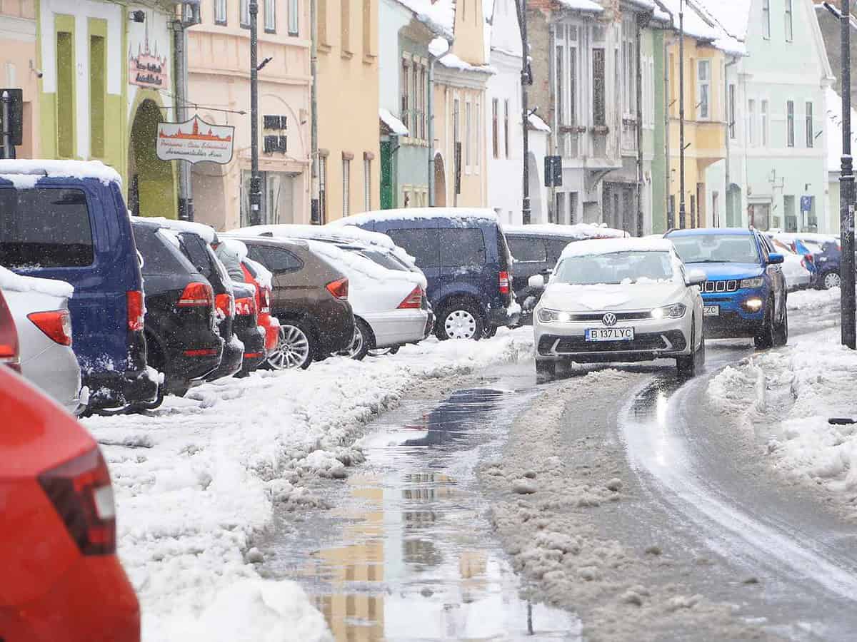 cum s-a circulat joi dimineață în sibiu. șoferii au fost furioși: „nici măcar la giratorii nu au curățat” (video, foto)