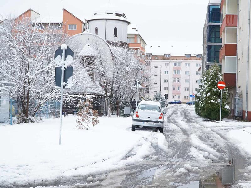 peste 100 de străzi din sibiu fără curent electric. pene de curent în alte localități și avarii și în păltiniș