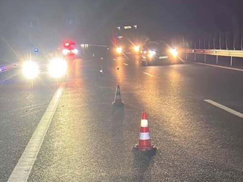 accident mortal pe autostrada a1. un bărbat care mergea pe mijlocul drumului, lovit în plin de o mașină