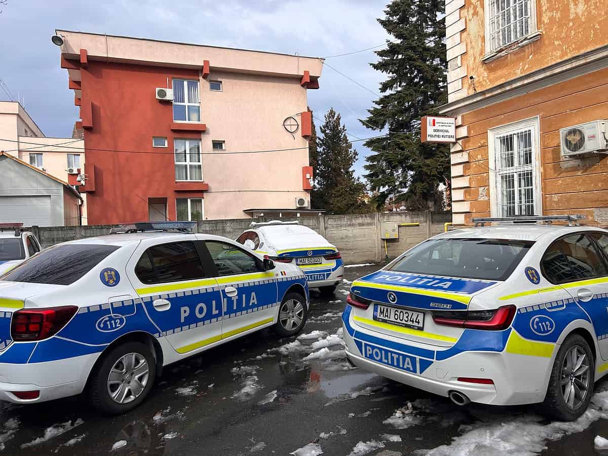 peste 1.000 de polițiști, jandarmi și pompieri pregătiți pentru alegerile de duminică. patrulează în zona secțiilor de votare din sibiu