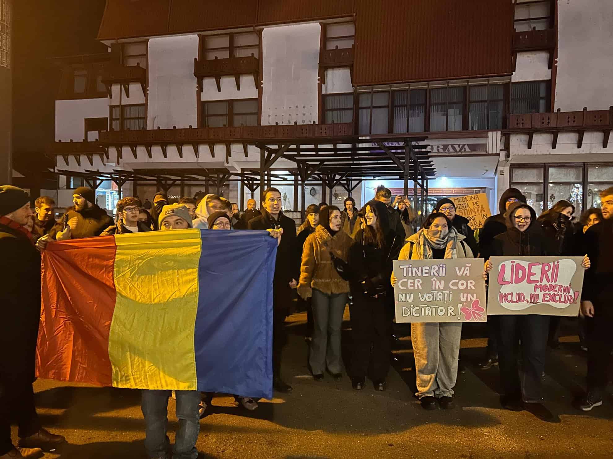 Trei zile de proteste la Sibiu. Tinerii ies în stradă pentru democrație