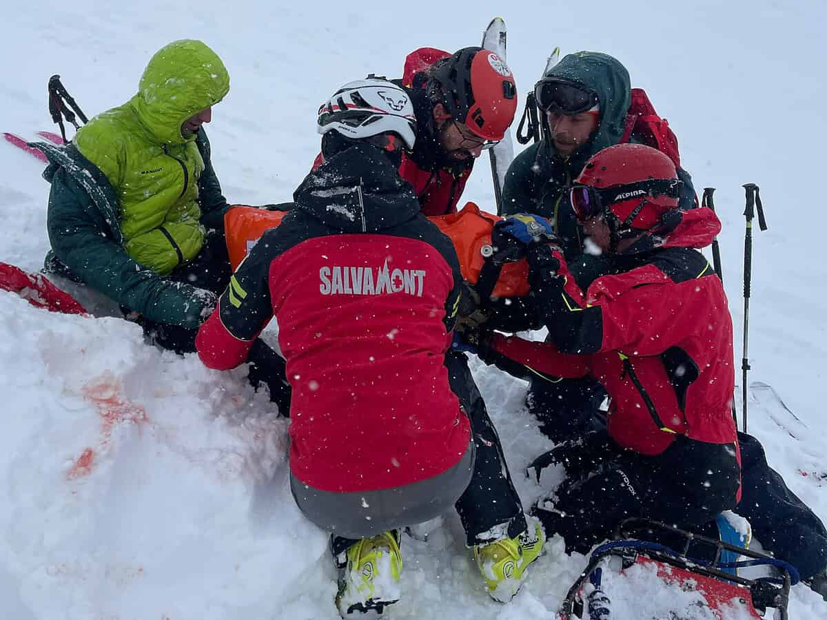 Doi turiști prinși de avalanșă la Bâlea Lac. Suflul i-a aruncat peste stânci (foto)