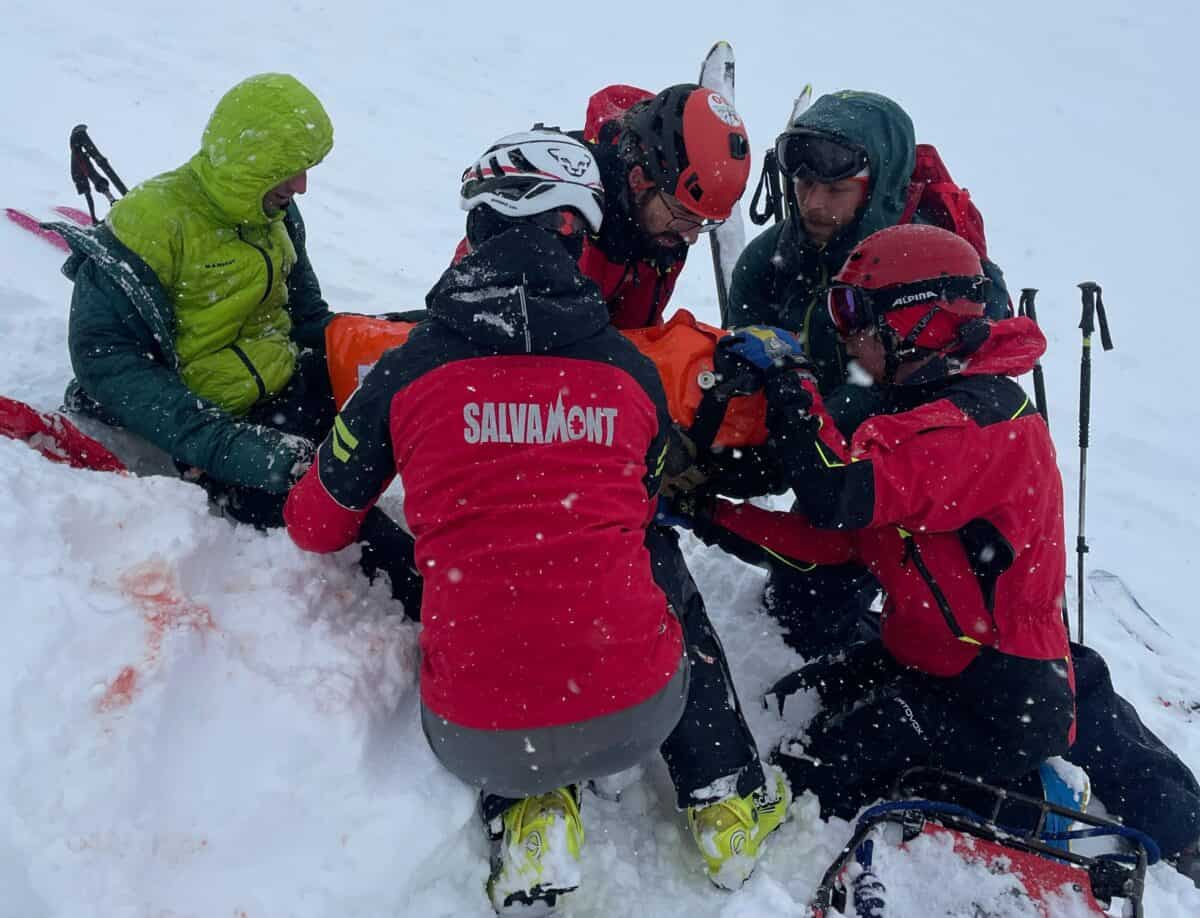 Doi turiști prinși de avalanșă la Bâlea Lac. Suflul i-a aruncat peste stânci (foto)