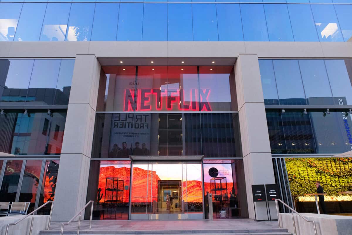 percheziții la sediile netflix din paris și amsterdam