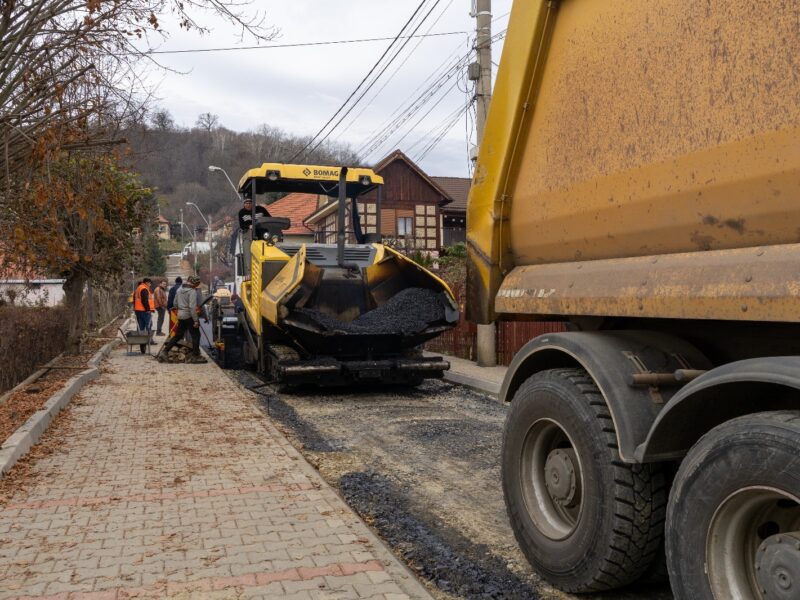 strada merilor din mediaș, modernizată. au început lucrările de asfaltare (foto, video)