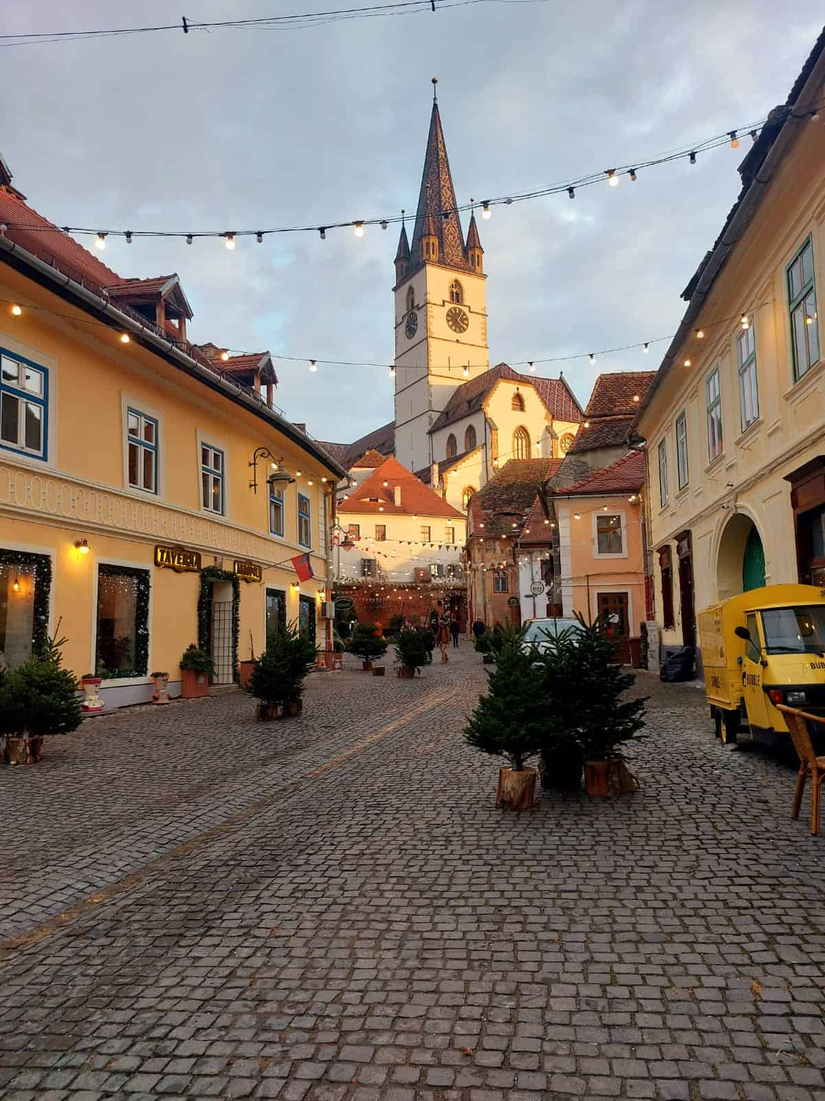 Sibiul mai are un Târg de Crăciun în Orașul de Jos. Cu preparate locale de sezon și spirit de sărbătoare (foto video)