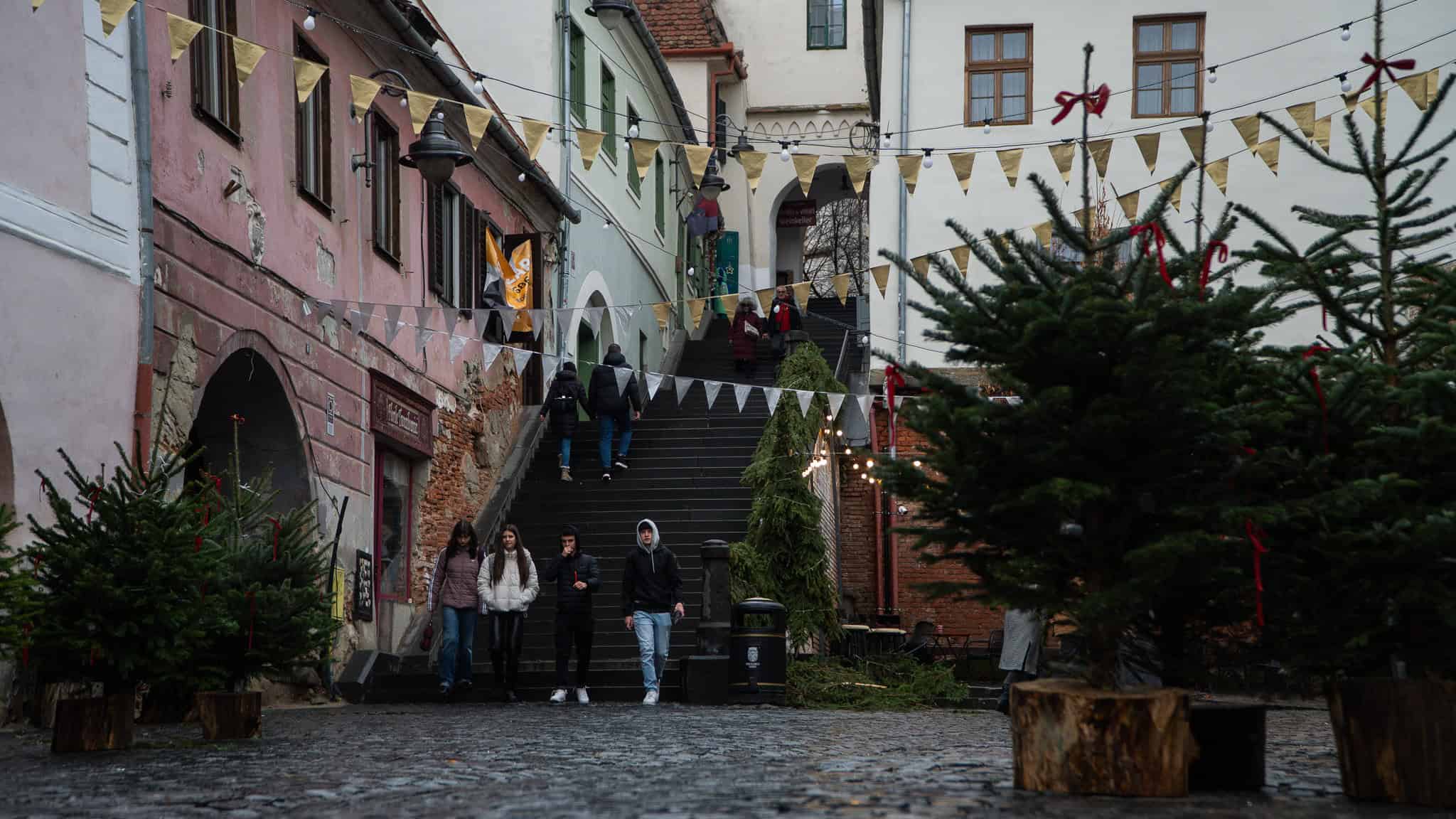 Sibiul mai are un Târg de Crăciun în Orașul de Jos. Cu preparate locale de sezon și spirit de sărbătoare (foto video)