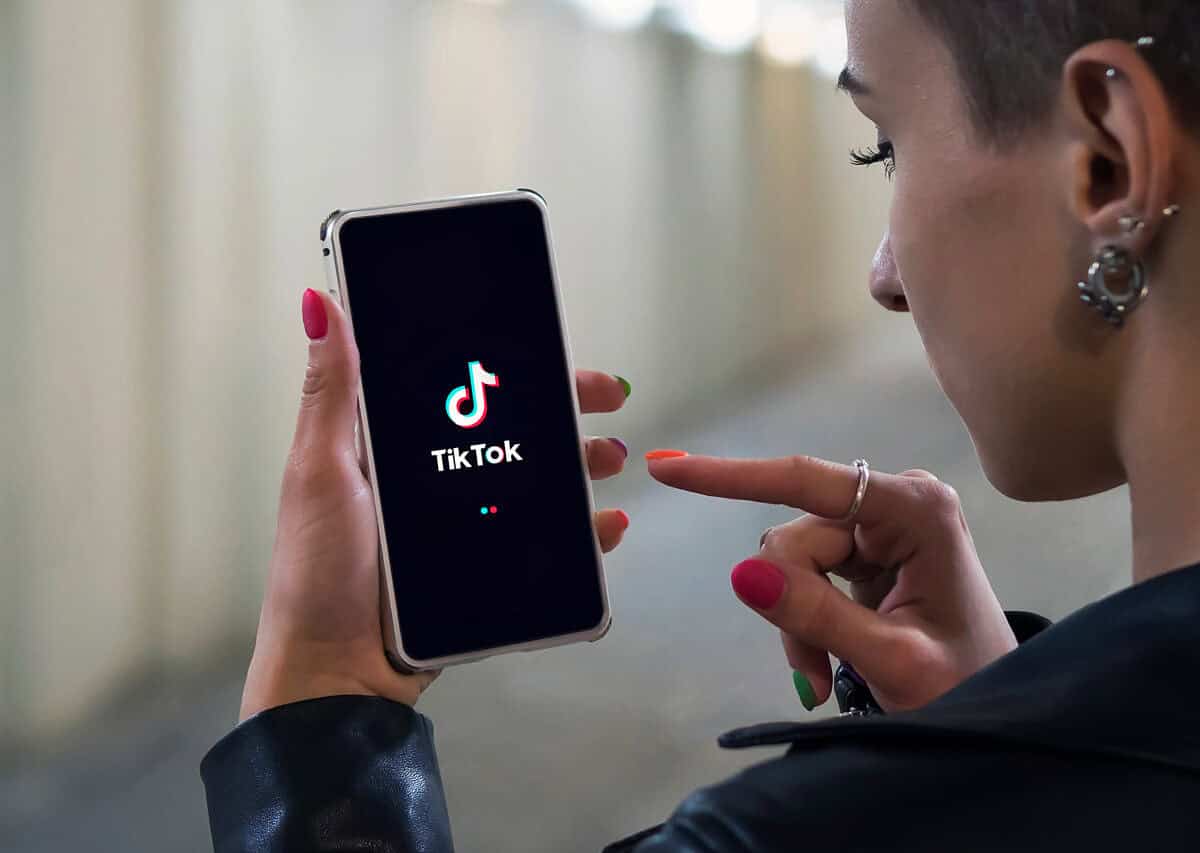 TikTok a eliminat milioane de like-uri și zeci de mii de urmăritori falși în România