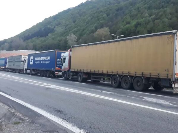 Restricții pentru TIR-uri pe Valea Oltului timp de 3 zile