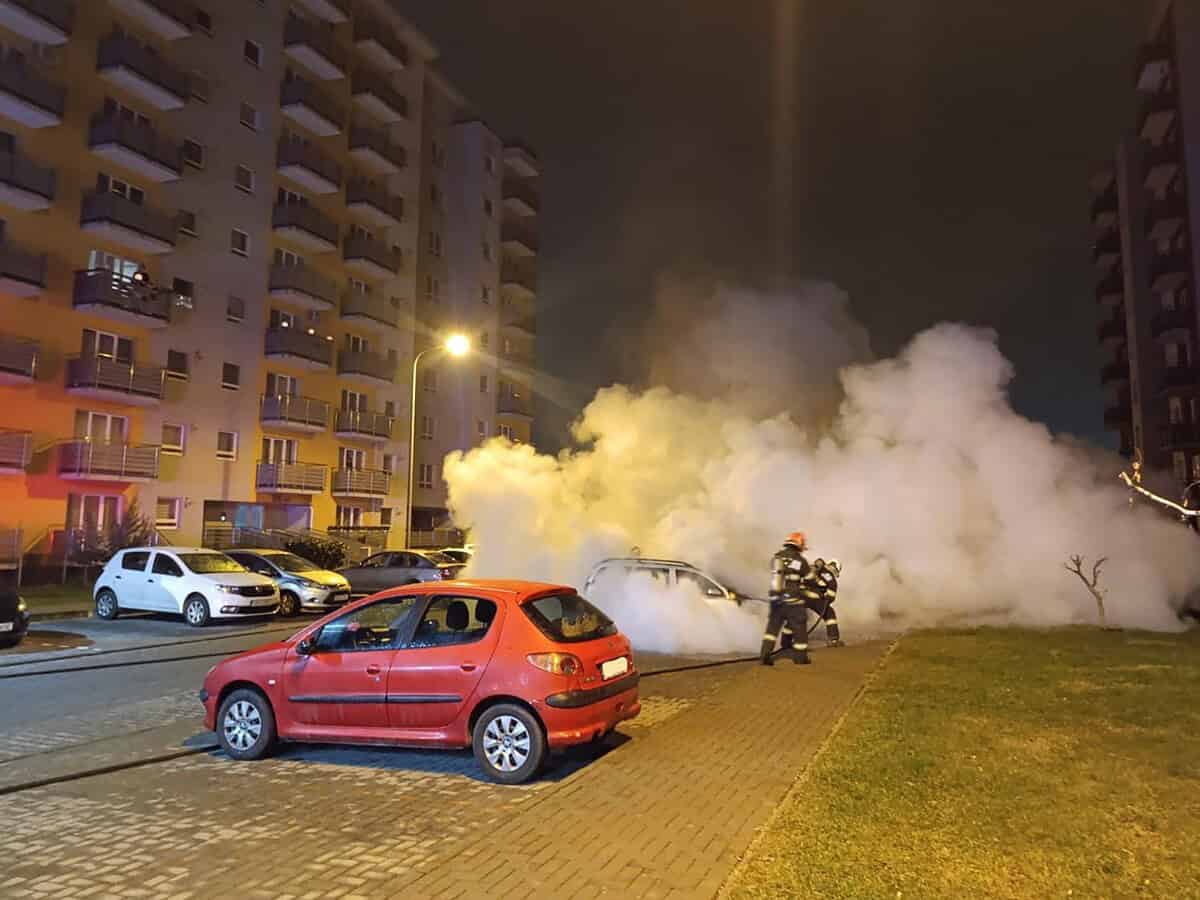 Incendiu sâmbătă noapte la o mașină în Șelimbăr