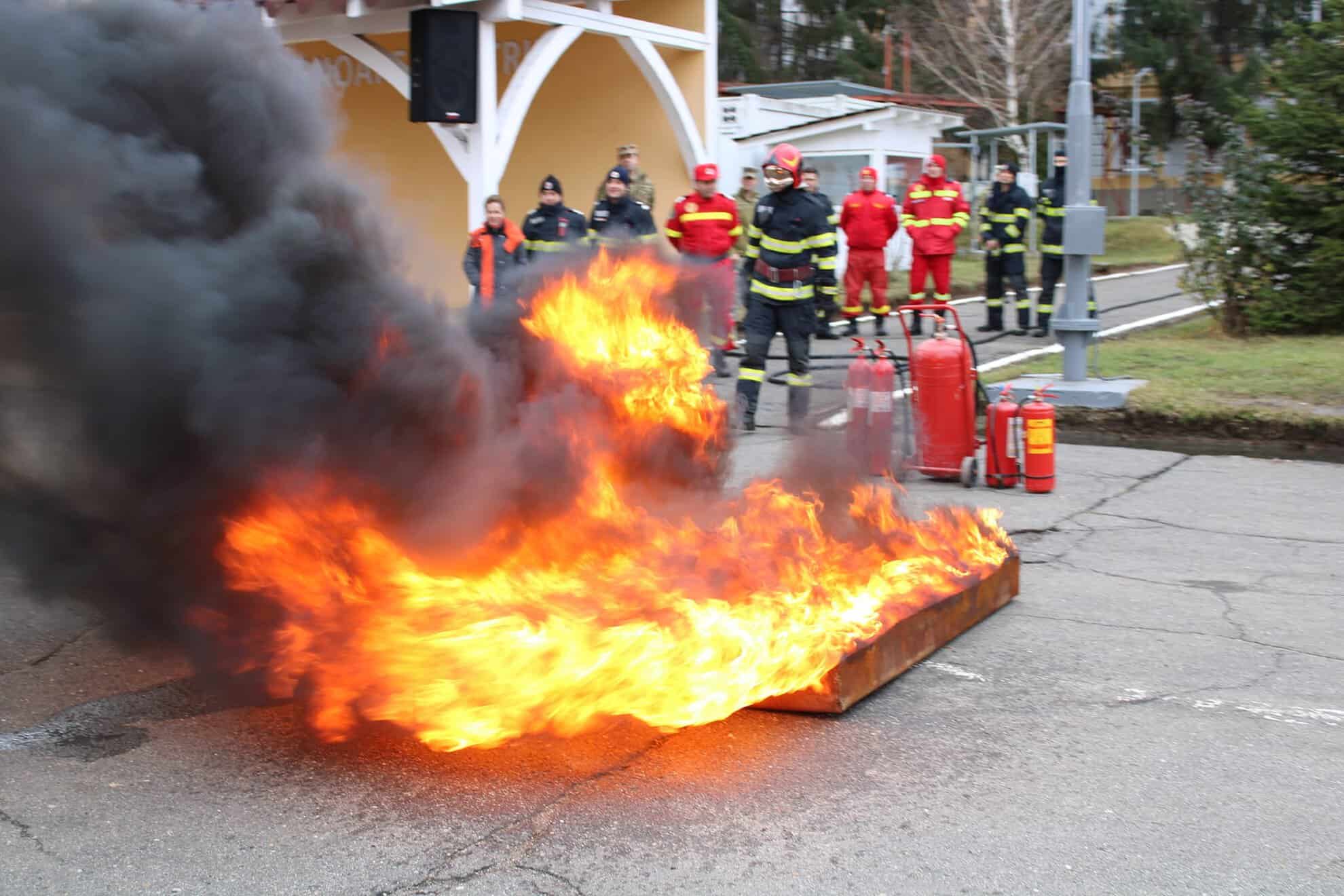 Simulare de incendiu la o școală din Sibiu (foto)