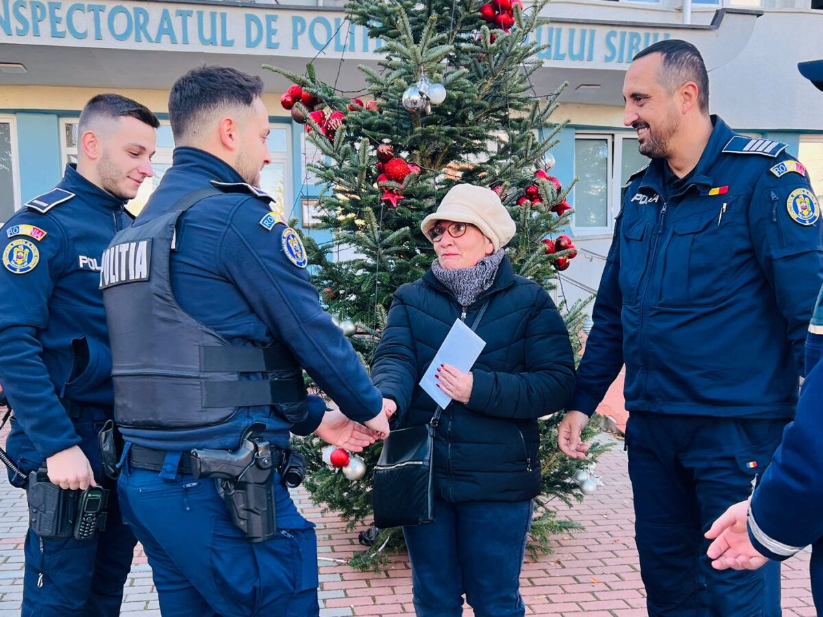 Gest de omenie făcut de mai mulți polițiști din Sibiu. Au făcut chetă ca să ajute o femeie tâlhărită (foto)