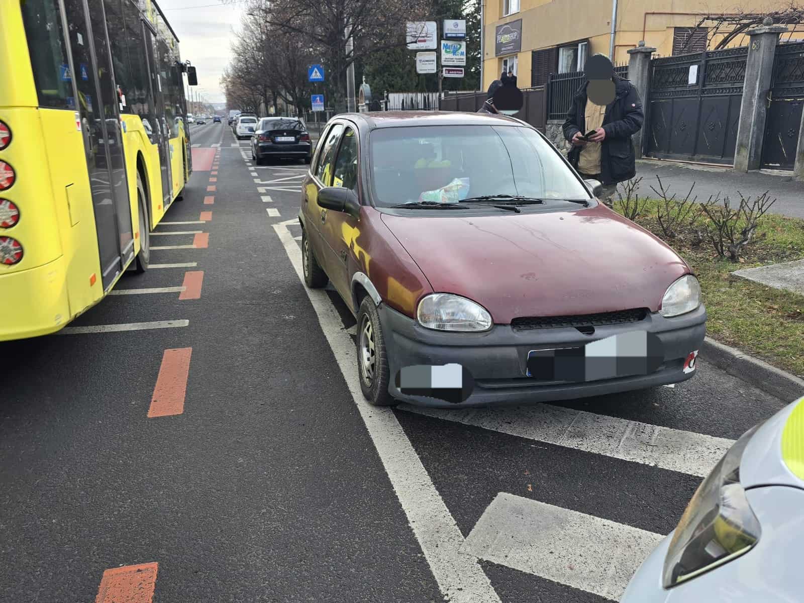 Polițiștii ”la pândă” în intersecțiile din Sibiu. 11 șoferi amendați pentru că au parcat neregulamentar (foto)