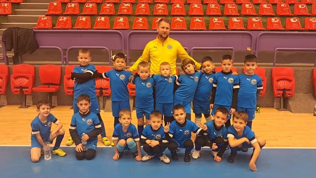 Peste 20 de echipe de copii au participat la Cupa Moș Crăciun la fotbal de la Sibiu