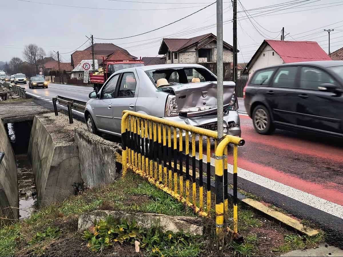 Accident pe DN7 la Bujoreni. Trafic îngreunat pe sensul către Sibiu (update)