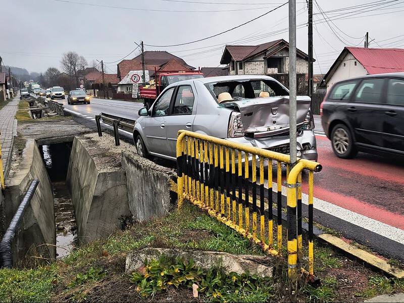 Accident pe DN7 la Bujoreni. Trafic îngreunat pe sensul către Sibiu (update)