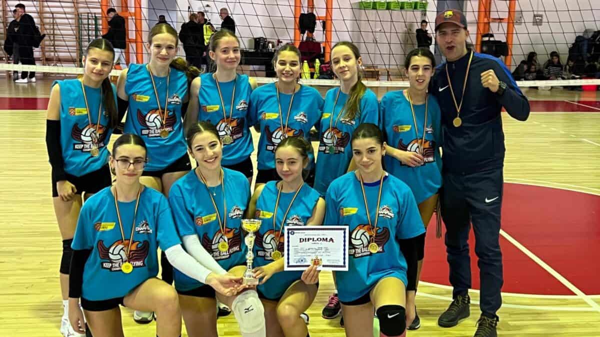 Școala I. L. Caragiale are cea mai bună echipă de volei din județul Sibiu. A triumfat la Olimpiada Sportului Școlar (video foto)