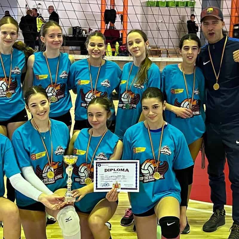 Școala I. L. Caragiale are cea mai bună echipă de volei din județul Sibiu. A triumfat la Olimpiada Sportului Școlar (video foto)