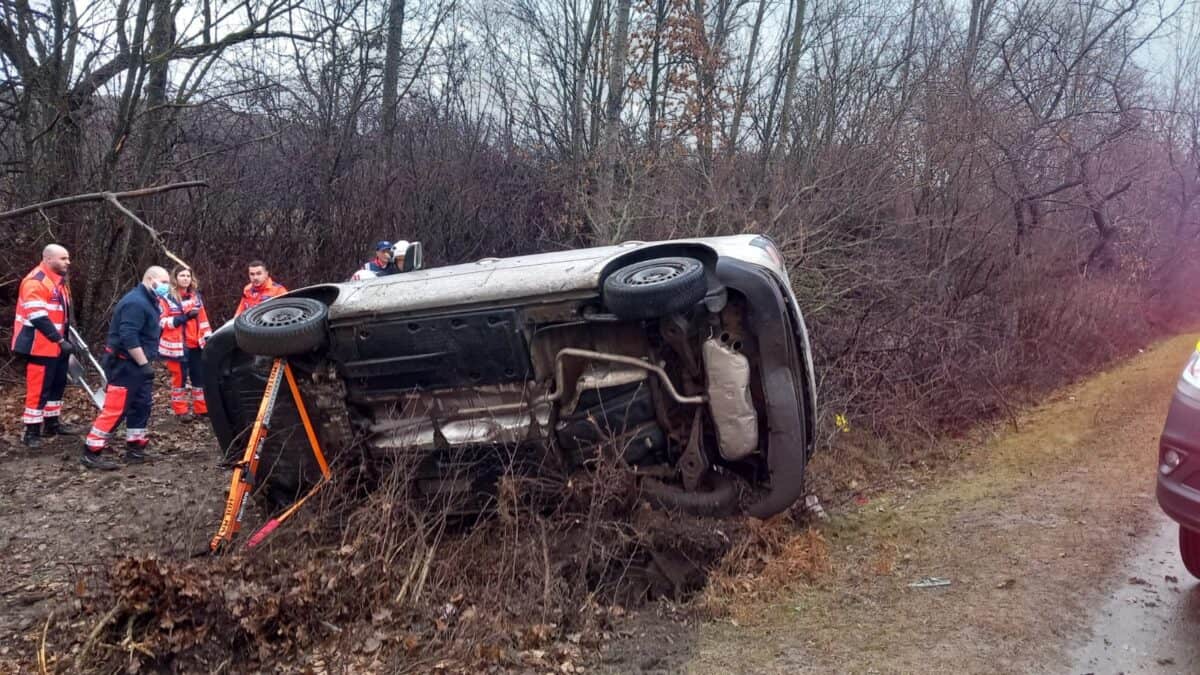 Accident grav între Șelimbăr și Cisnădie. Doi șoferi răniți (video)