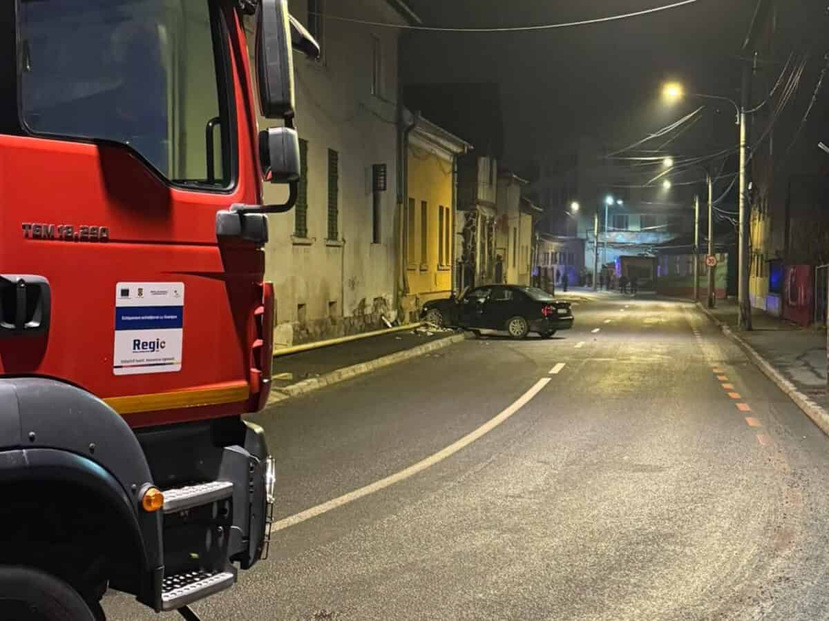 Alarmă pe Abatorului în Sibiu. Locatari evacuați din cauza unei scurgeri de gaze în urma unui accident