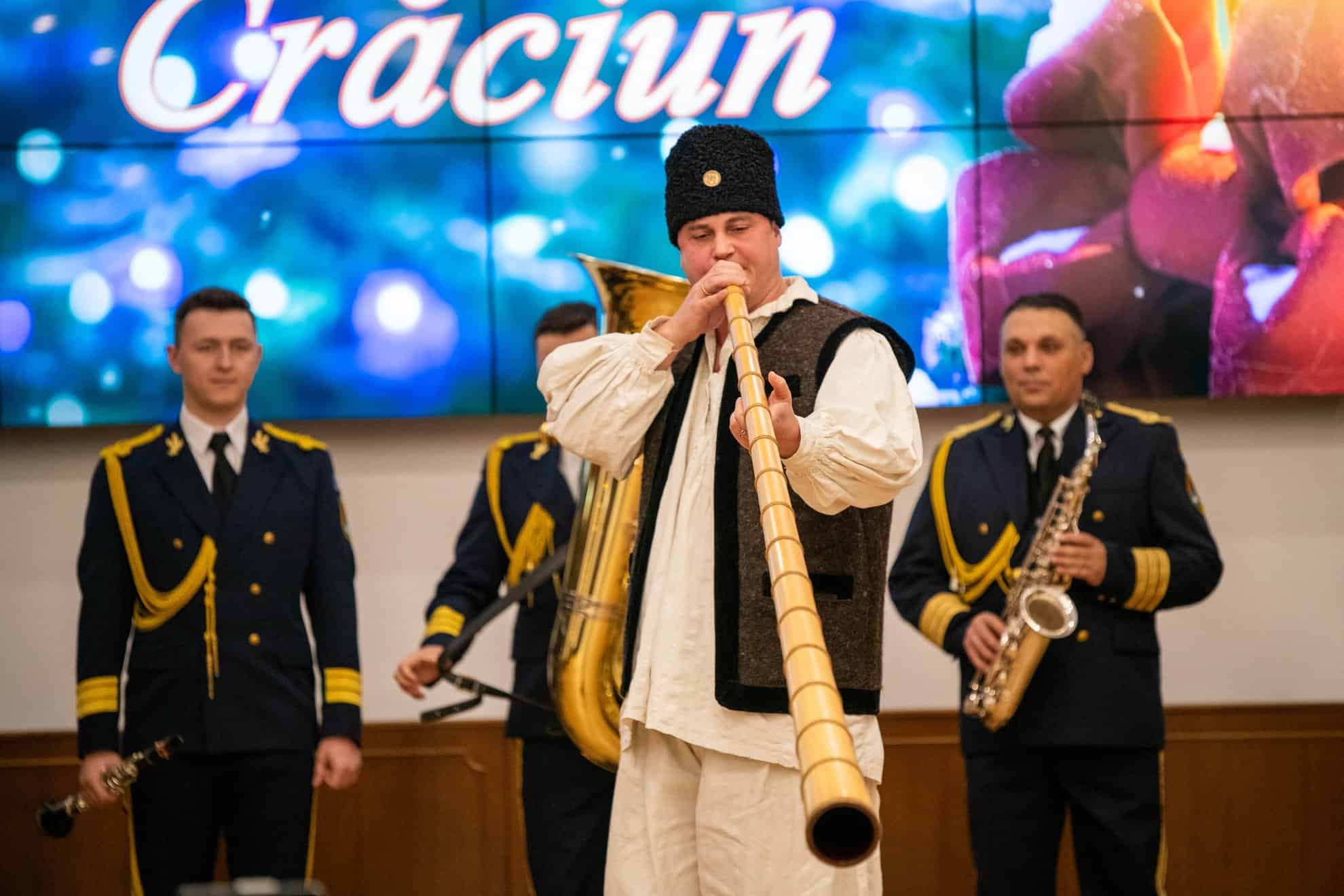 Spectacol de Crăciun la Academia Forțelor Terestre din Sibiu. Tradiții, colinde și bucurie