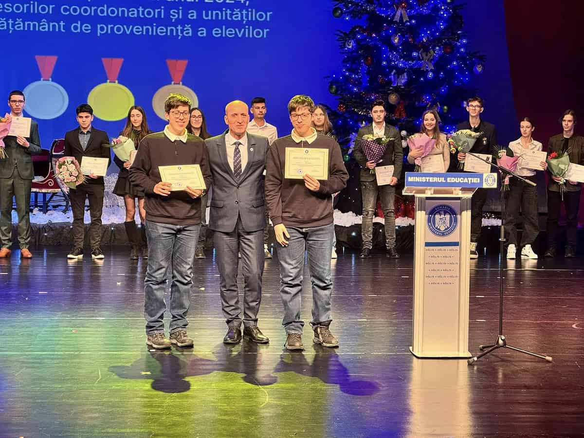 Frații Țiplic din Sibiu, premiați la ”Gala Excelenței”. Au luat argintul la Olimpiada Europeană de Geografie