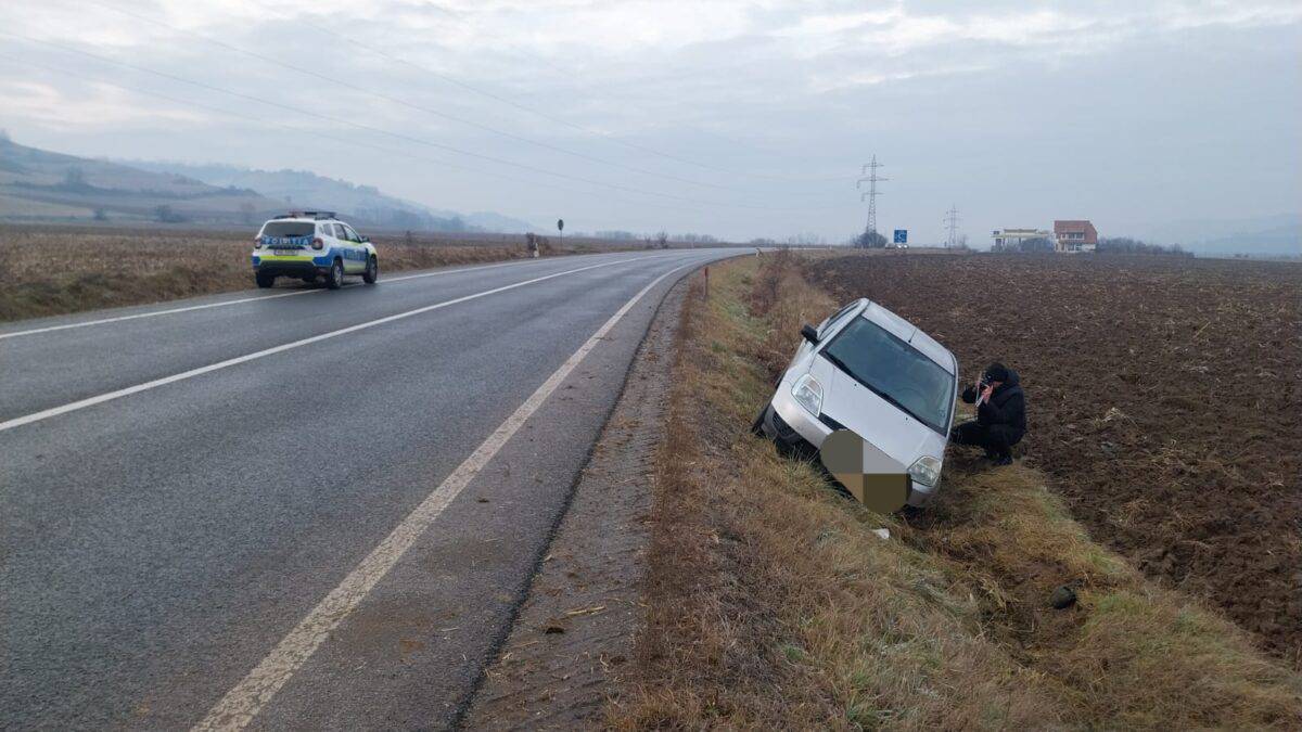 Accident în apropiere de Ațel. O șoferiță a făcut atac de panică (foto)