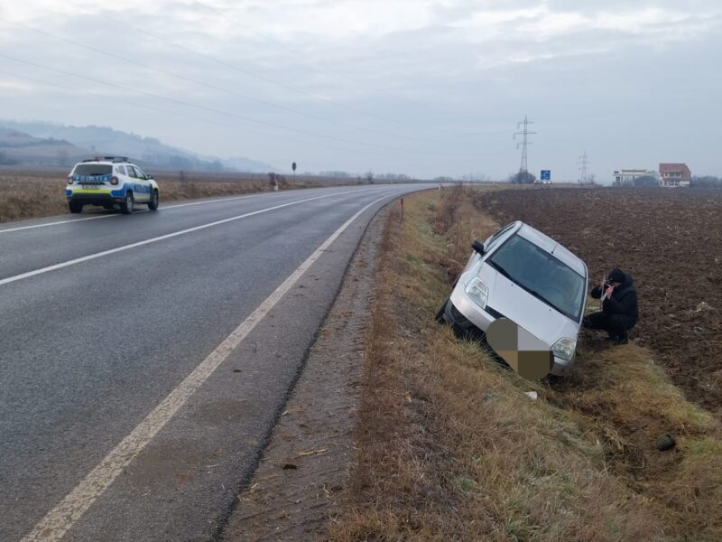 Accident în apropiere de Ațel. O șoferiță a făcut atac de panică (foto)