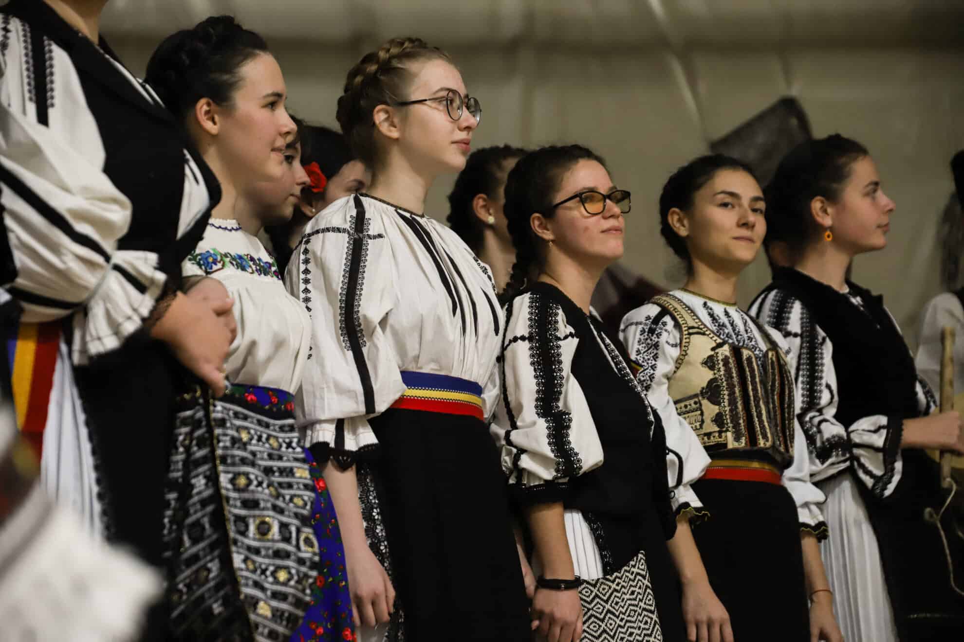 Spectacol deosebit cu coruri de la 5 școli din Sibiu, la concertul de colinde „Am pornit cu vestea bună” (foto)