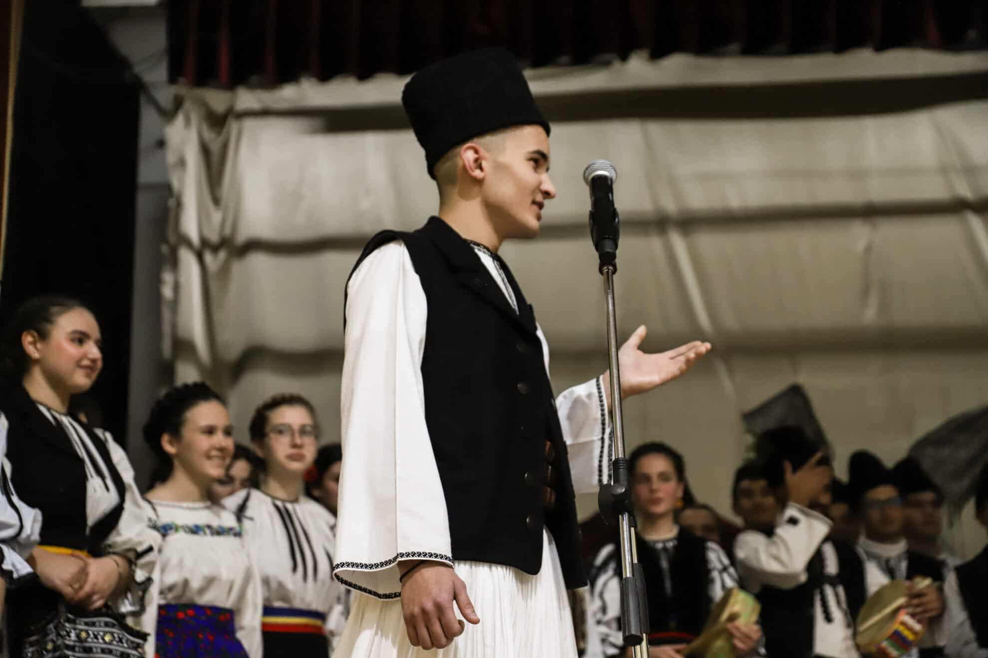 Spectacol deosebit cu coruri de la 5 școli din Sibiu, la concertul de colinde „Am pornit cu vestea bună” (foto)