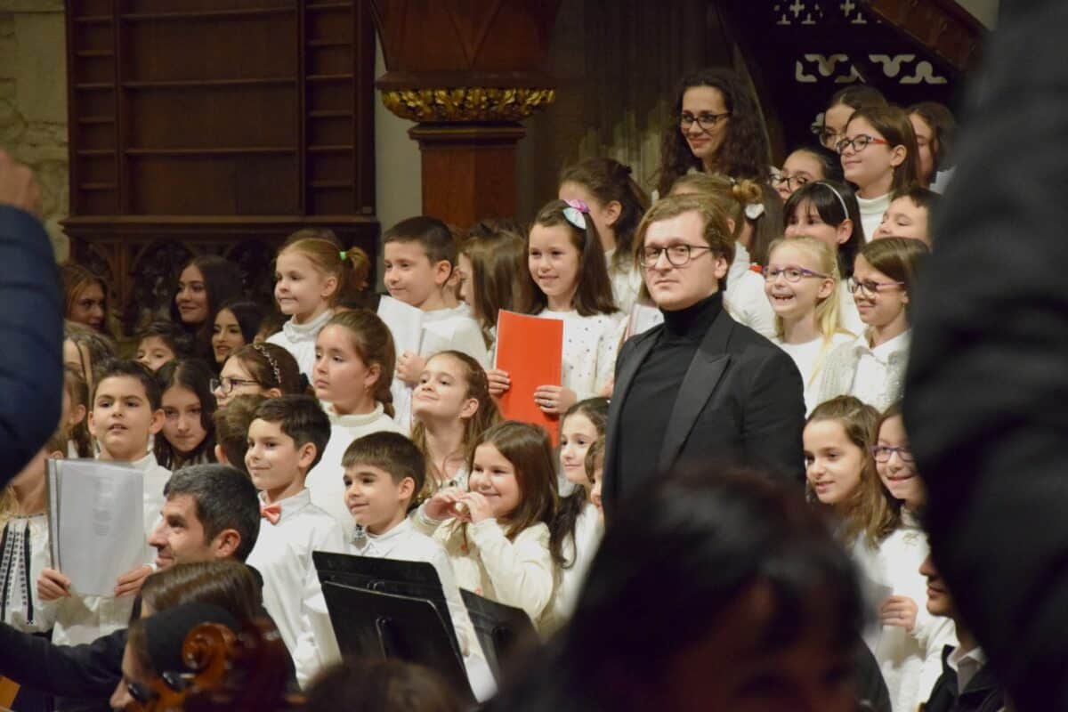 Concert de Crăciun cu scop caritabil la Sala Thalia. Elevii de la Liceul de Arte strâng bani pentru școală