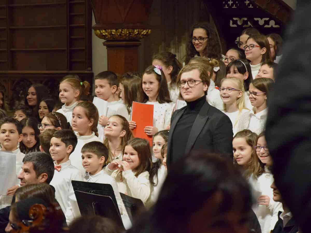 Concert de Crăciun cu scop caritabil la Sala Thalia. Elevii de la Liceul de Arte strâng bani pentru școală