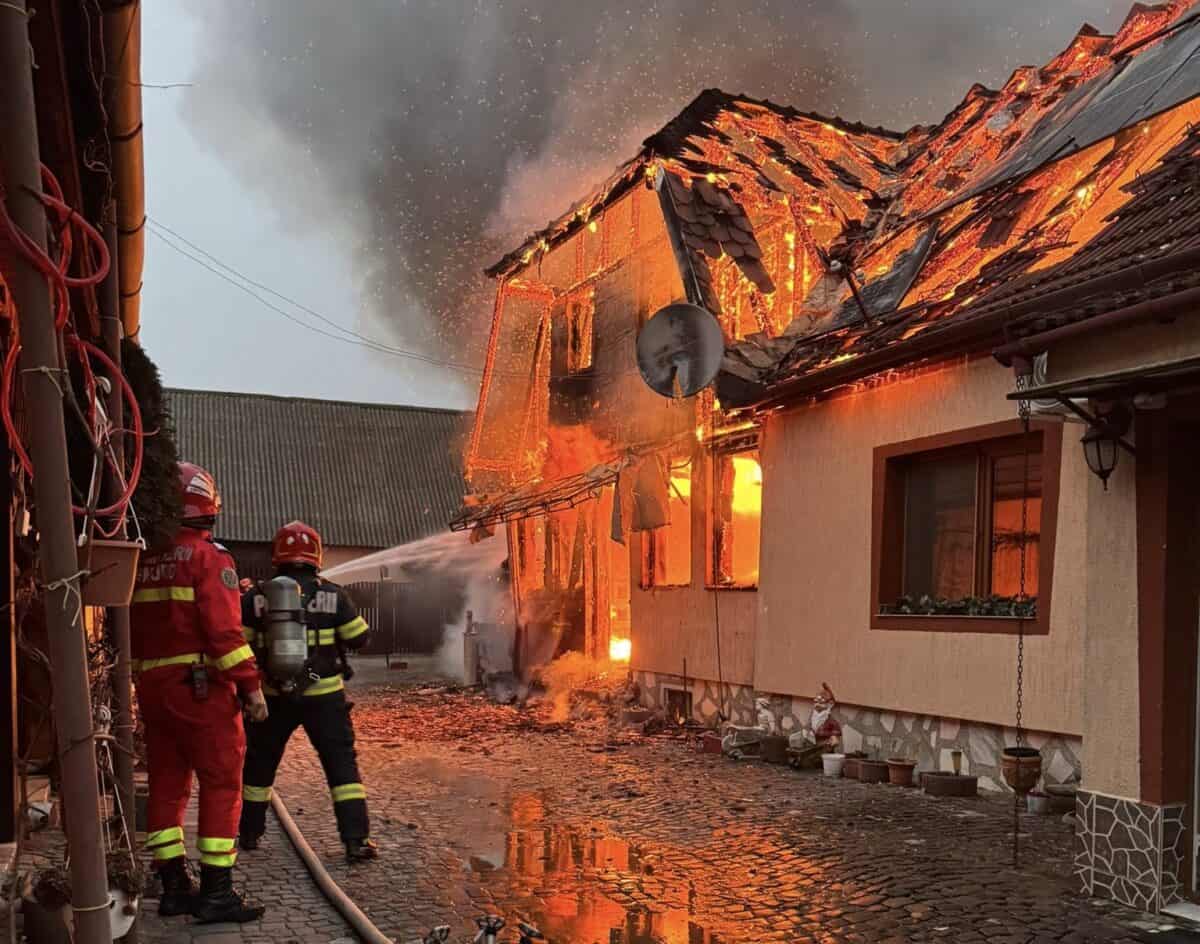 Incendiu de la Șura Mică stins după mai bine de 4 ore. S-a stabilit cauza producerii