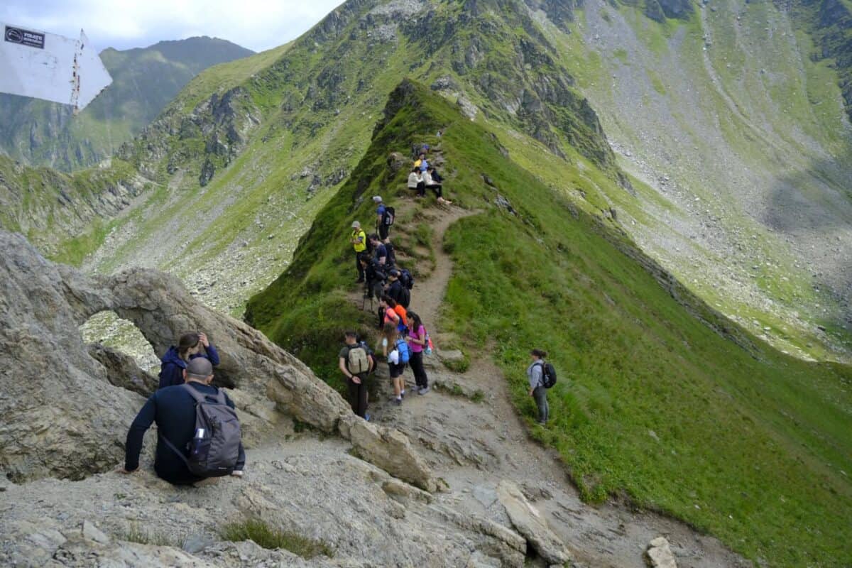 Fosta graniță de imperiu transformată în atracție turistică în Munții Sibiului. Ați auzit de „La trei pași de moarte”? (foto)