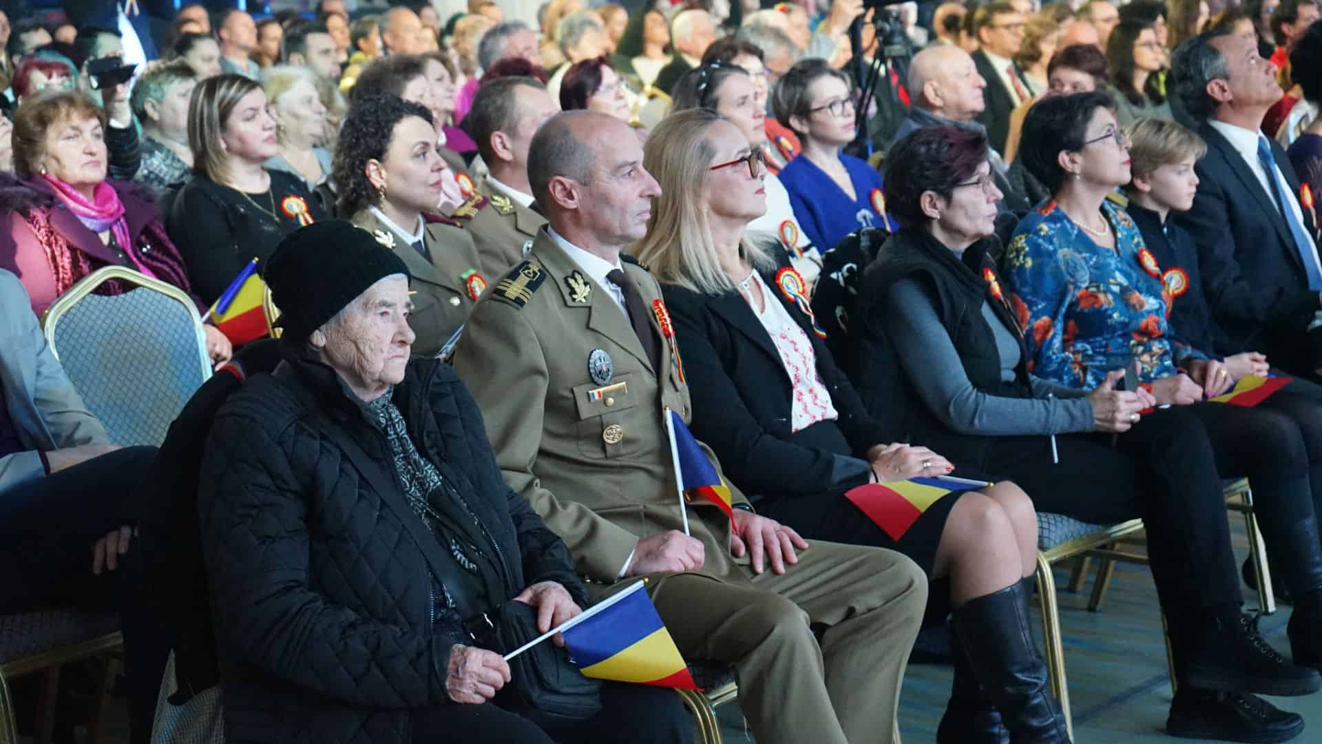 Spectacol emoționant la Sala Transilvania. Peste 2.000 de oameni au sărbătorit românește alături de Junii Sibiului și Andra (video foto)