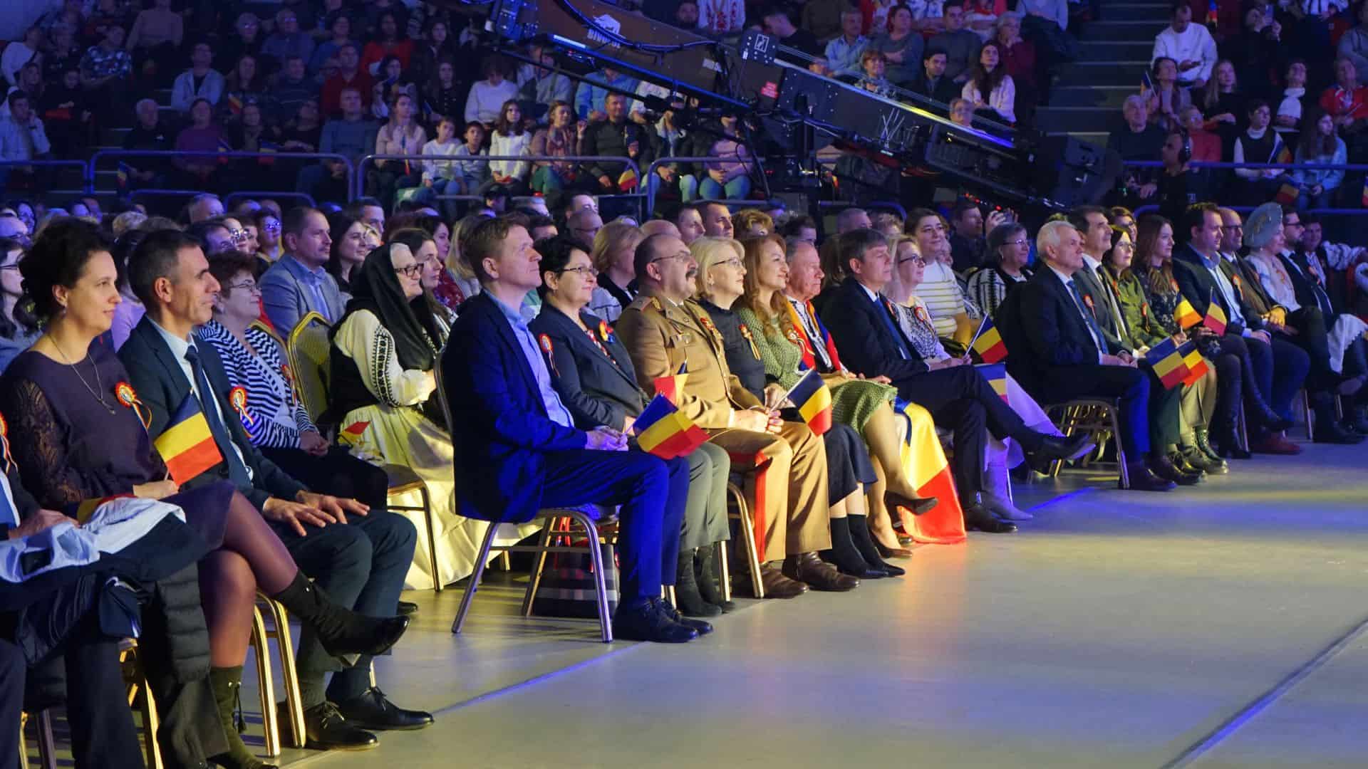 Spectacol emoționant la Sala Transilvania. Peste 2.000 de oameni au sărbătorit românește alături de Junii Sibiului și Andra (video foto)