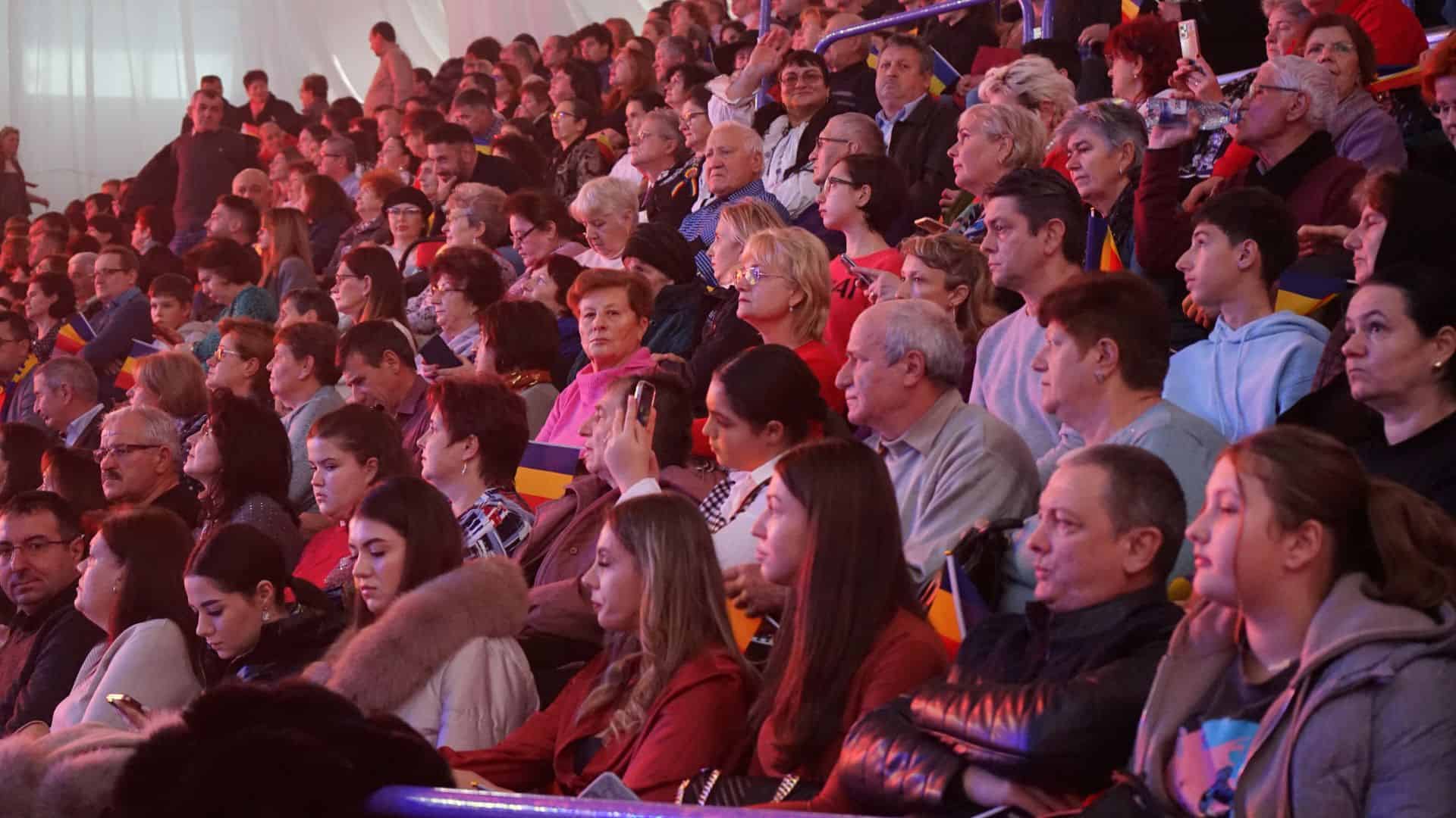 Spectacol emoționant la Sala Transilvania. Peste 2.000 de oameni au sărbătorit românește alături de Junii Sibiului și Andra (video foto)