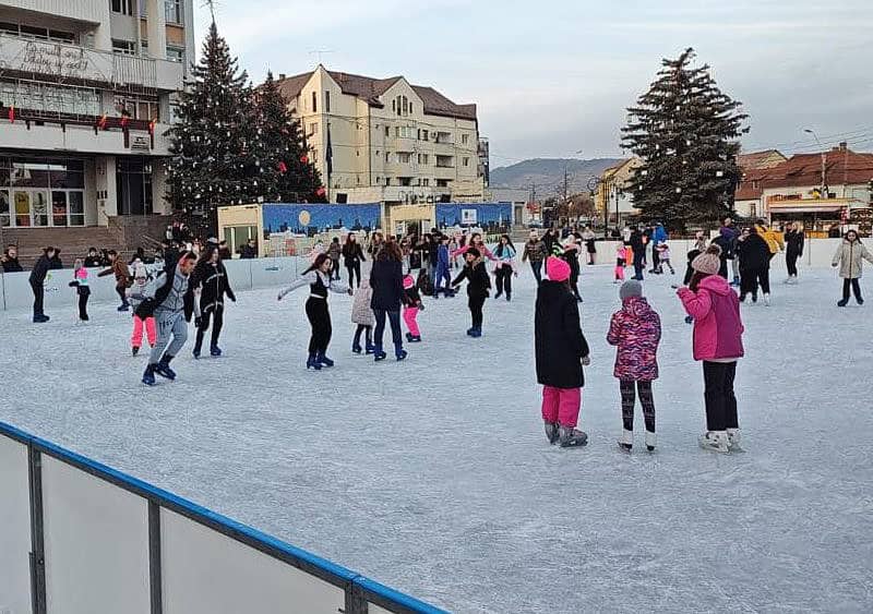 Intrare gratuită pentru elevi la patinoarul din Mediaș în ”Săptămâna Altfel” (video)