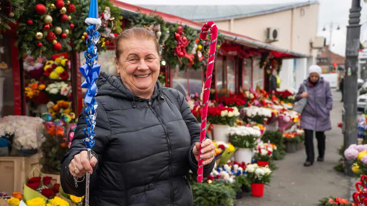 Au apărut comercianții cu produse de Moș Nicolae, în centrul Sibiului. Nuielușele sunt la mare căutare (foto)