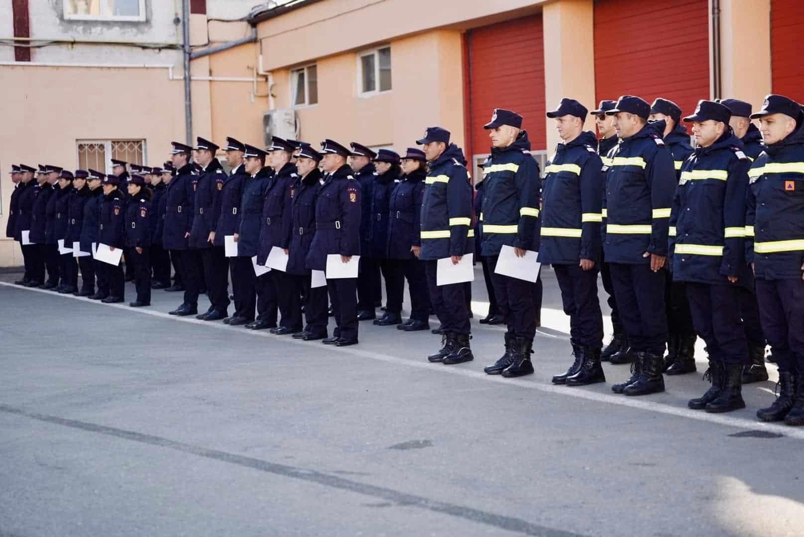 Șase ofițeri și 5 subofițeri ISU avansați în grad la Sibiu (foto)