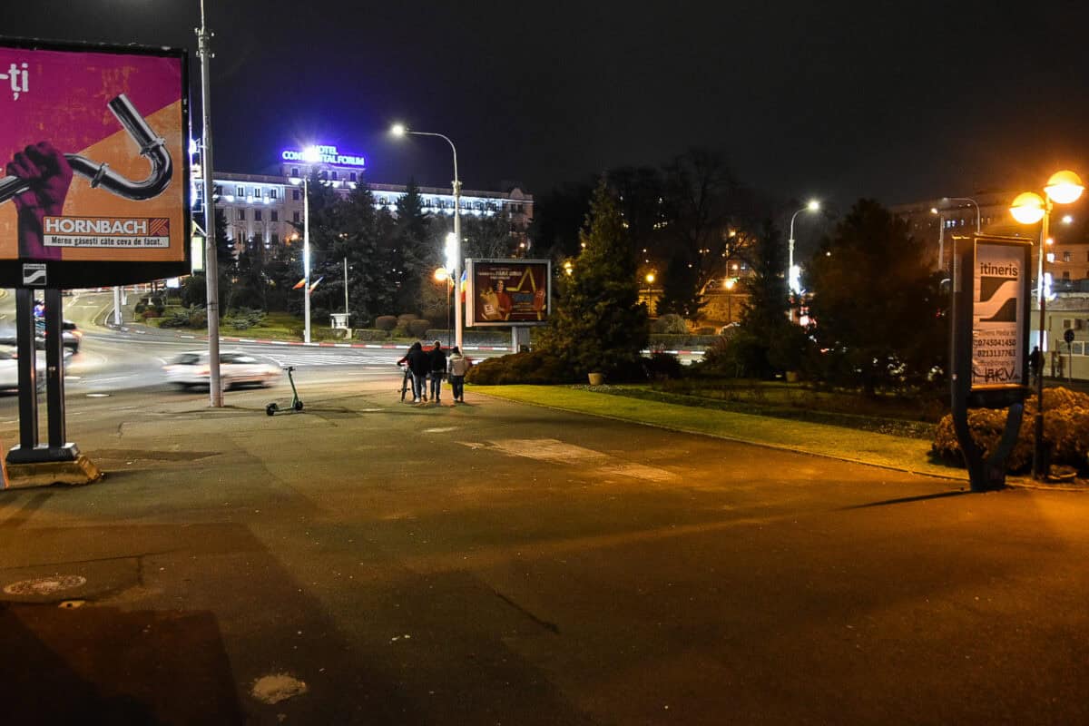 Protestul pentru democrație de miercuri de la Sibiu, un eșec. Au venit doar 4 oameni (foto)