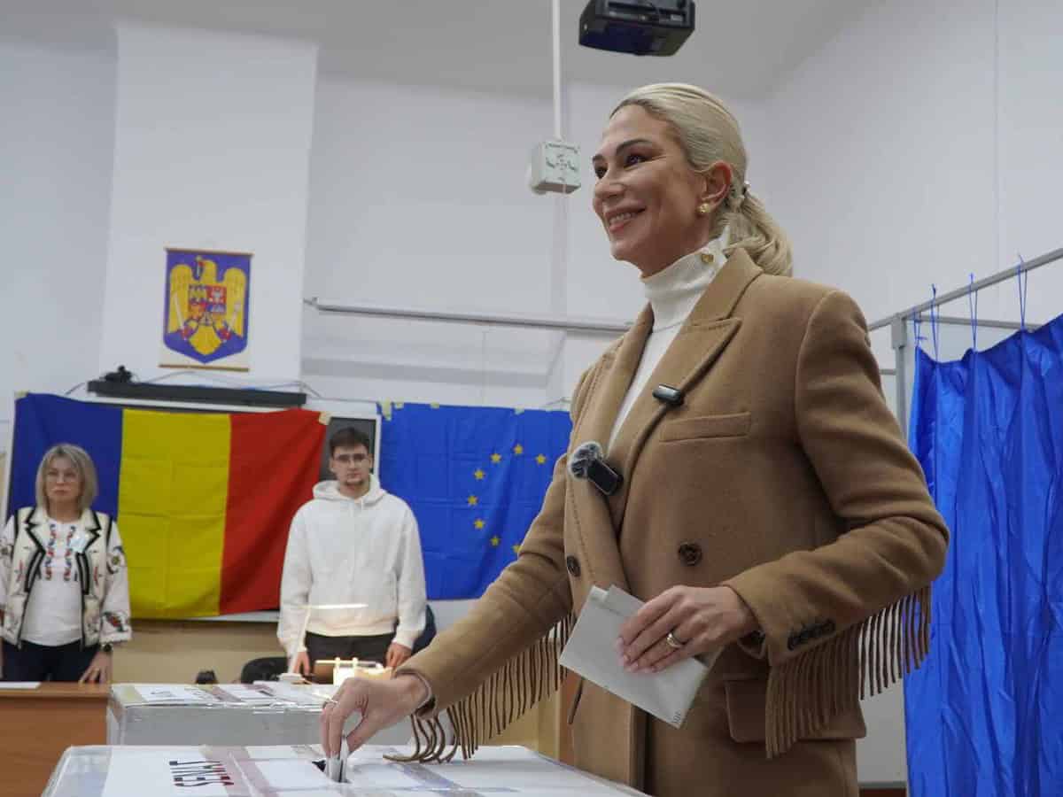 Raluca Turcan a votat dis de dimineață la Sibiu. „ Puterea este în mâinile românilor” (foto video)