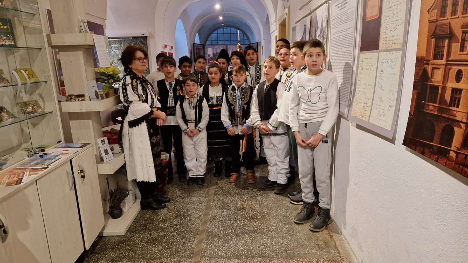 Ateliere și expoziții pentru elevi în săptămâna „Școala Altfel” la Muzeul Municipal Mediaș