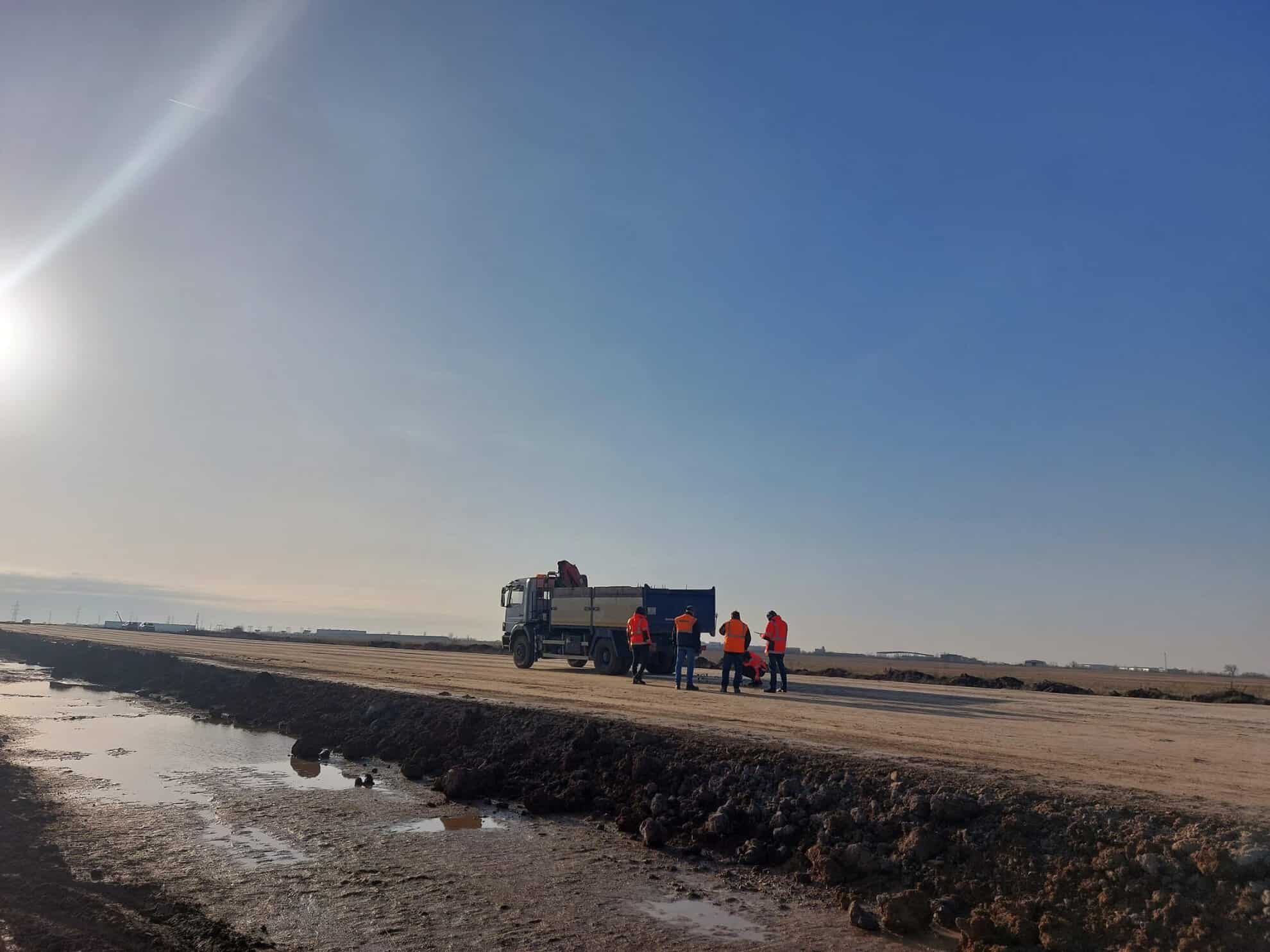 Se contruieste un nou nod rutier pe autostrada Sibiu - Nădlac. Lucrările sunt finalizate în proporție de 40 la sută (foto)