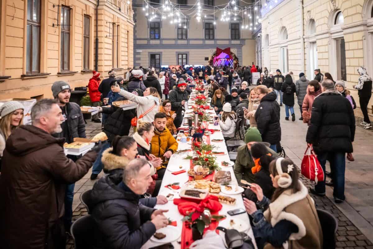 Community Dinner revine. Sibienii invitați să aducă bunătăți de acasă pentru o cină atipică în mijlocul Sibiului