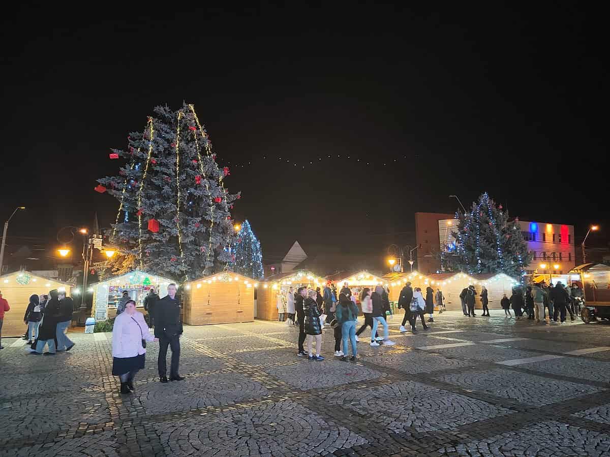 Muzică, spectacol cu lumini și foc de artificii în noaptea dintre ani, la Mediaș