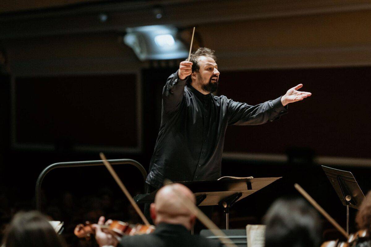 Concertul simfonic din februarie de la Filarmonica Sibiu, condus de dirijorul Operei Naționale Române Timișoara